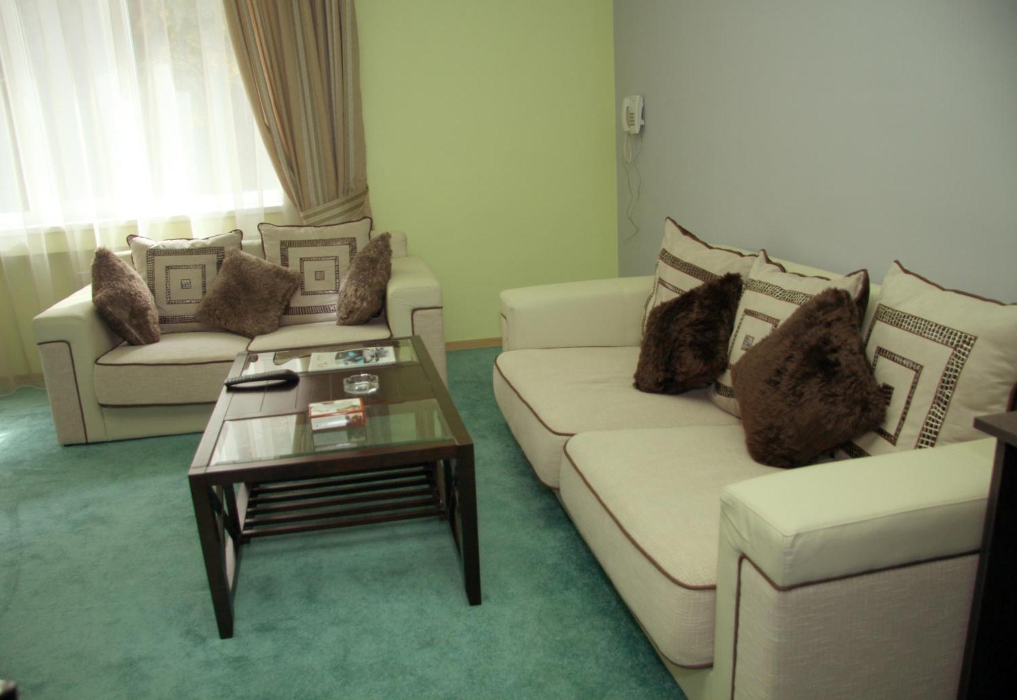 Greenwood Hotel Дилиян Екстериор снимка