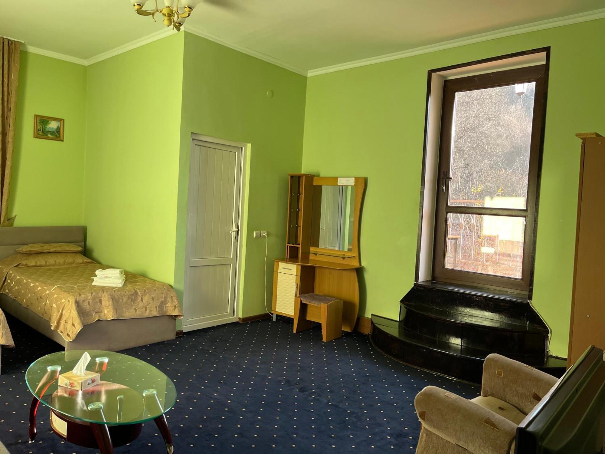 Greenwood Hotel Дилиян Екстериор снимка