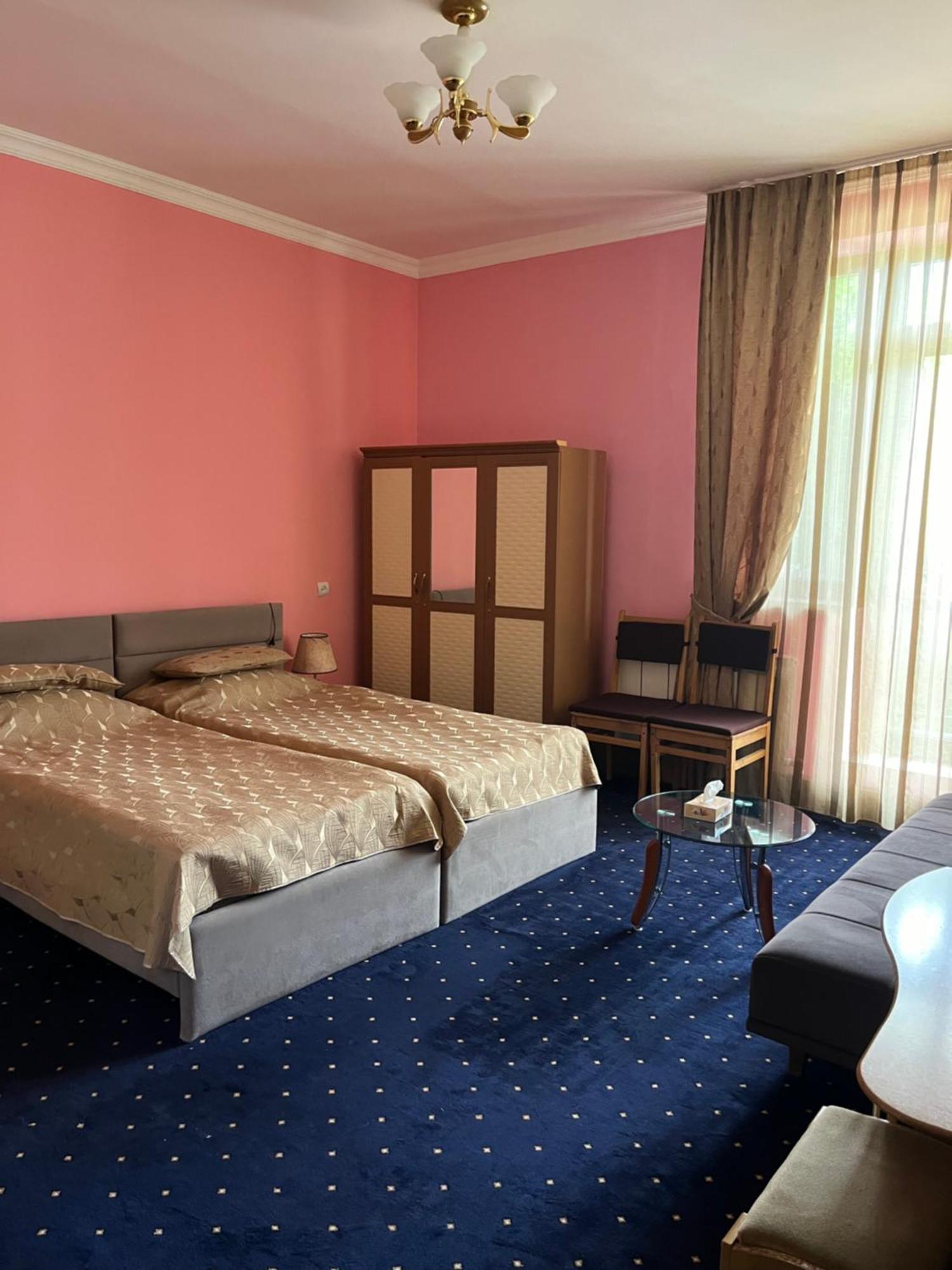 Greenwood Hotel Дилиян Екстериор снимка