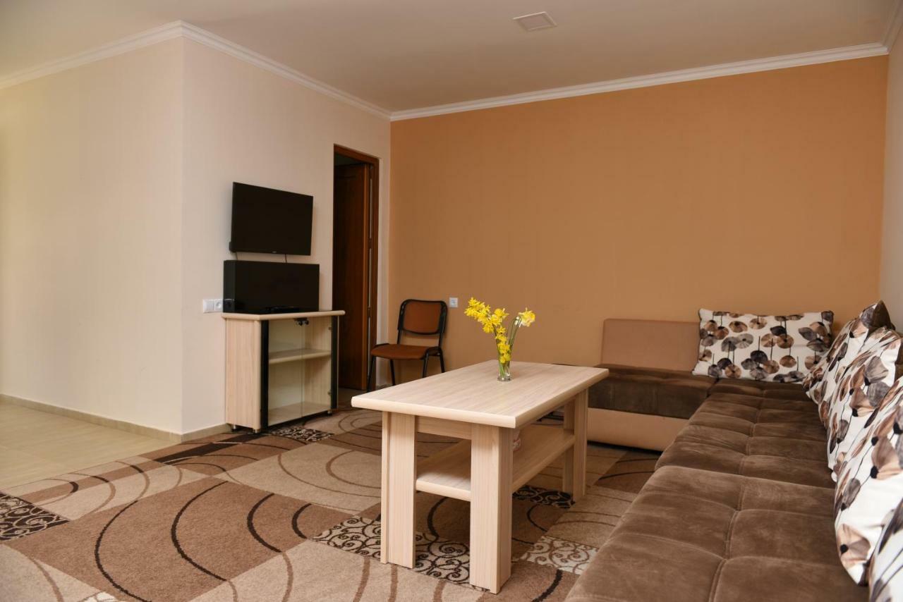 Greenwood Hotel Дилиян Екстериор снимка