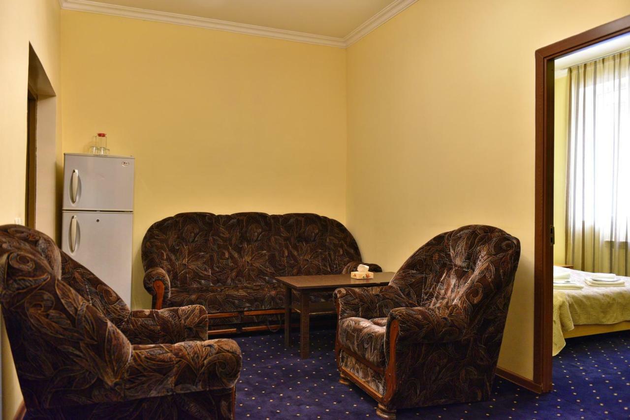 Greenwood Hotel Дилиян Екстериор снимка