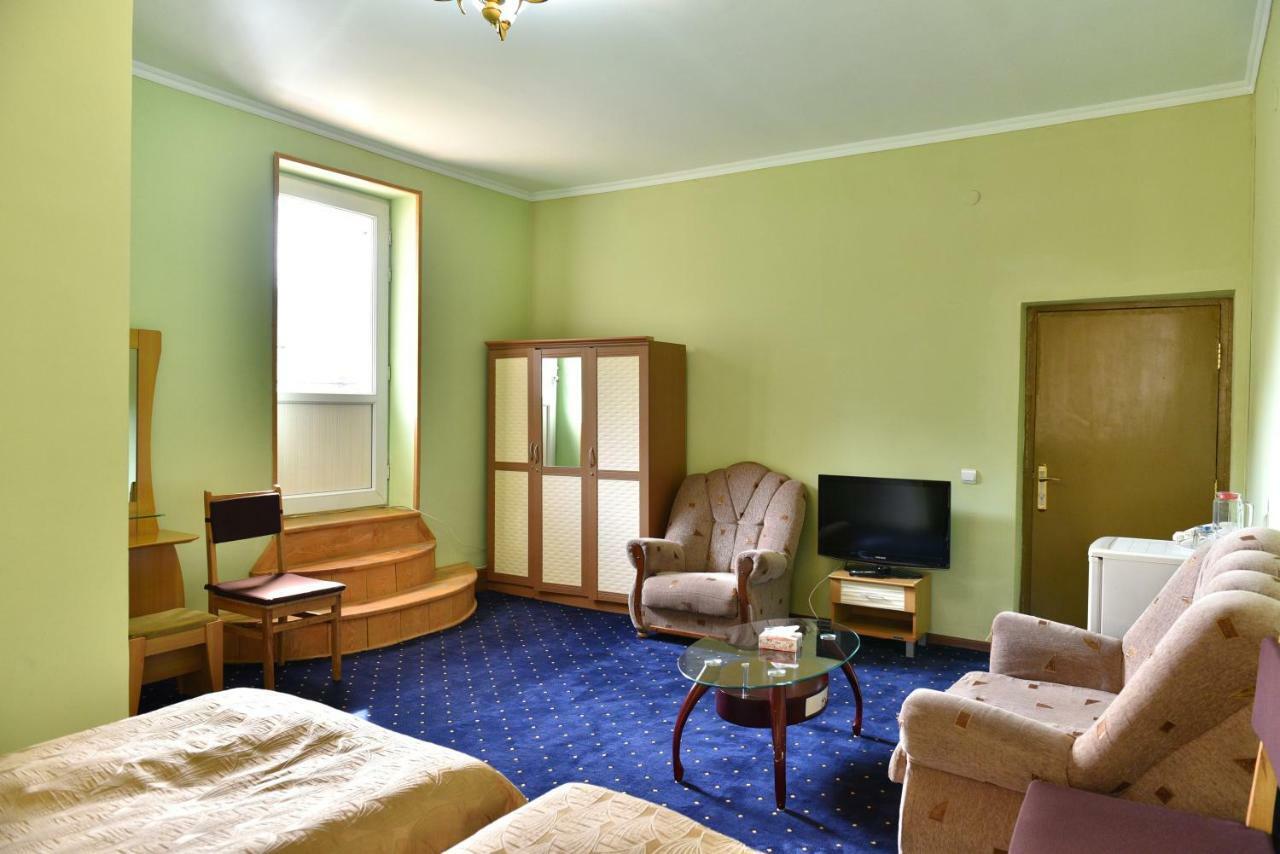 Greenwood Hotel Дилиян Екстериор снимка
