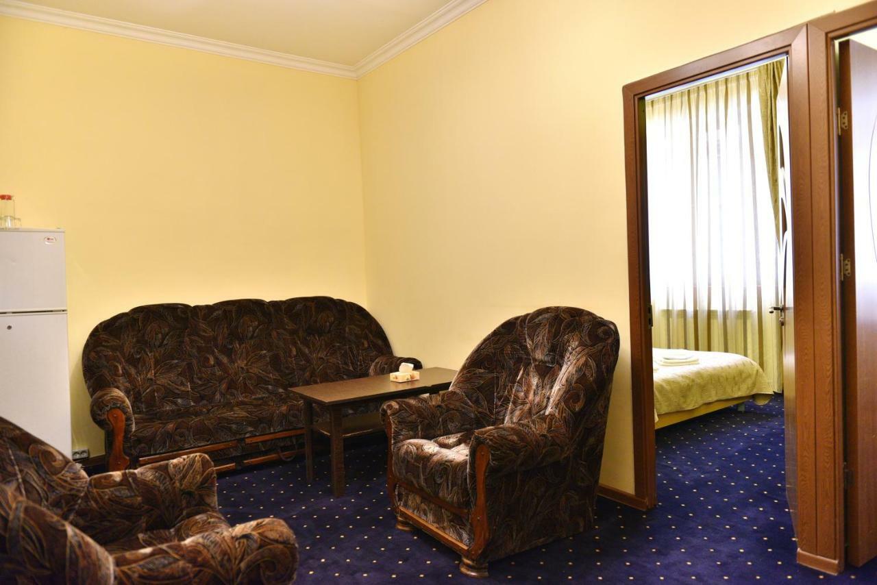 Greenwood Hotel Дилиян Екстериор снимка