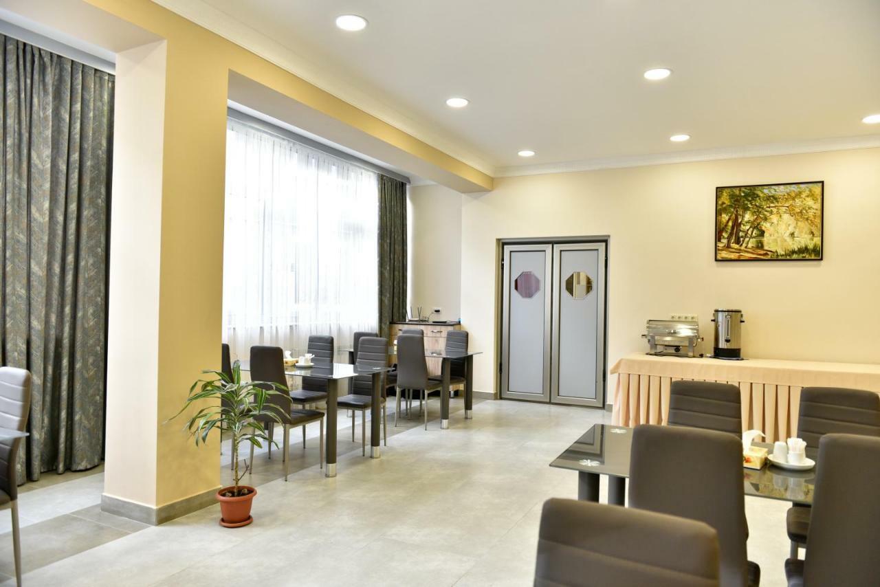 Greenwood Hotel Дилиян Екстериор снимка