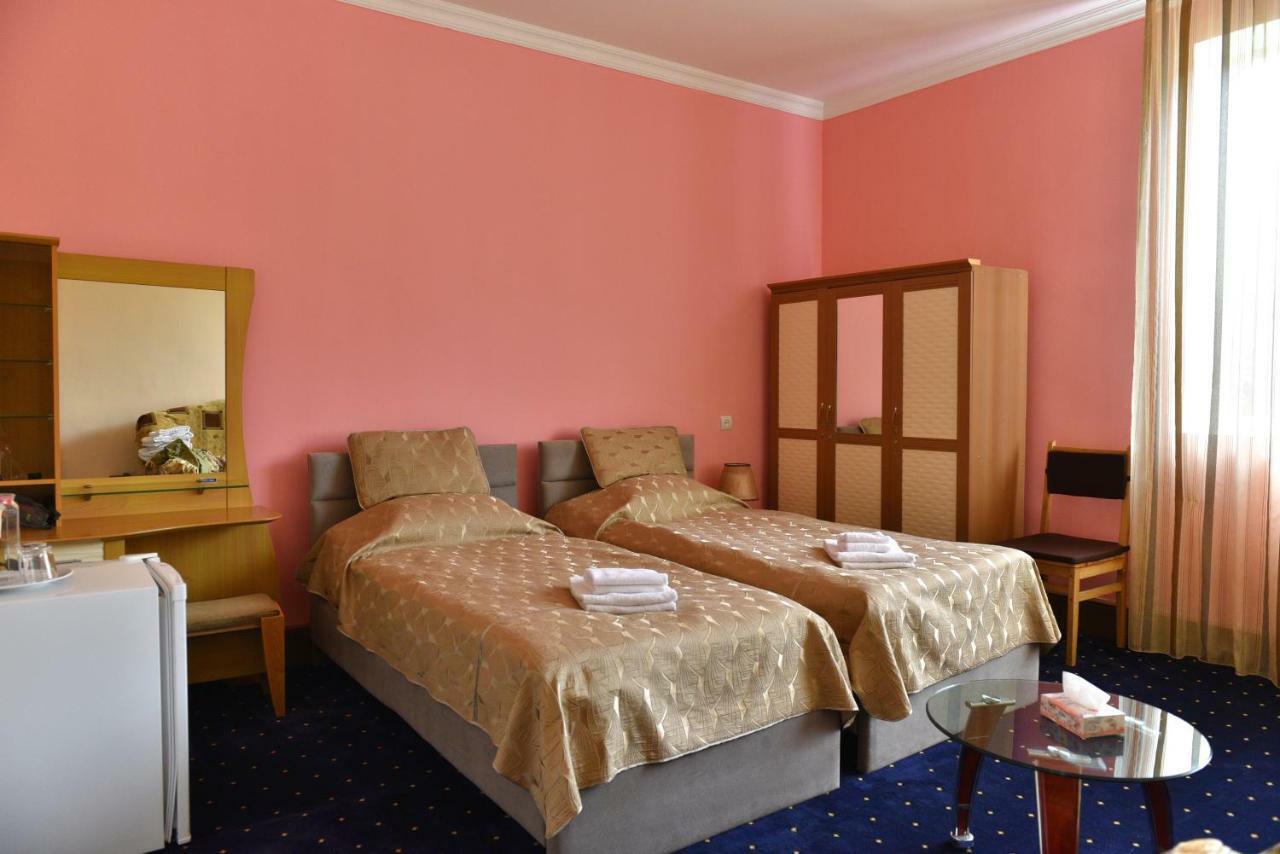 Greenwood Hotel Дилиян Екстериор снимка