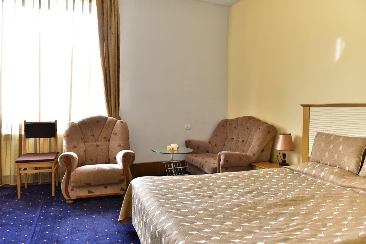 Greenwood Hotel Дилиян Екстериор снимка